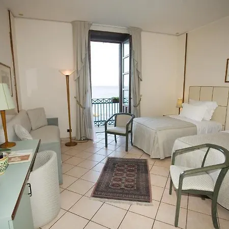 도무스 마리에 알베르고 3*